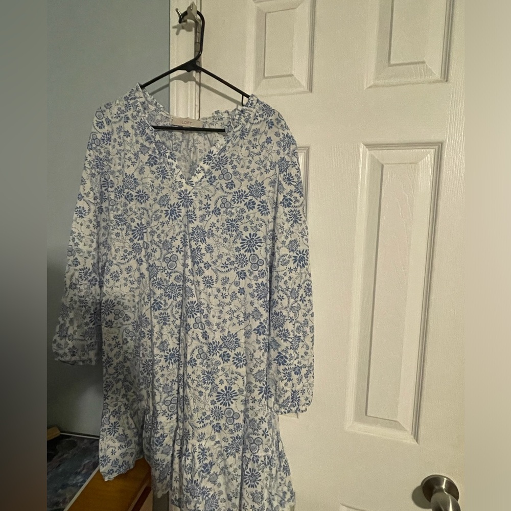 Beautiful spring Loft dress, long sleeve but very light, not see through!!